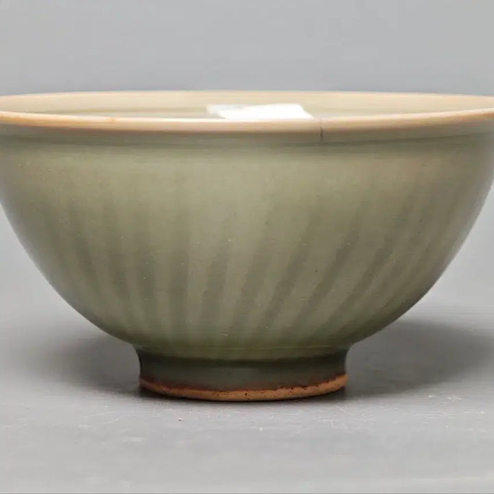 [BUNJANG] Qing Dynasty Early Celadon Porcelain Incised Arabesque Bowl / [진품] 청나라 초기 출토품 용천요 음각당초문 완 중국도자기 골동품