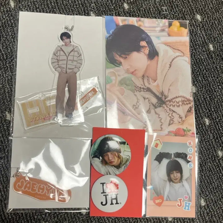 [BUNJANG] BOYNEXTDOOR Myung Jae Hyun Badge, Instant Photocard, Split Set Bundle / 보넥도 명재현 뱃지 인스턴트 포카 분철 등
