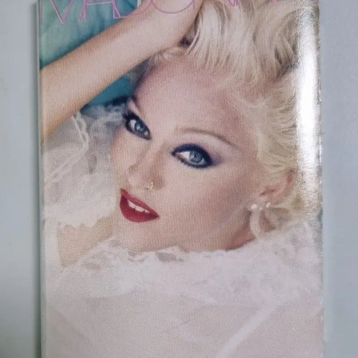 [BUNJANG] Madonna Bedtime Stories (Opened Cassette Tape) - Import / 마돈나 Bedtime Stories / 수입반 (개봉 카세트테이프)