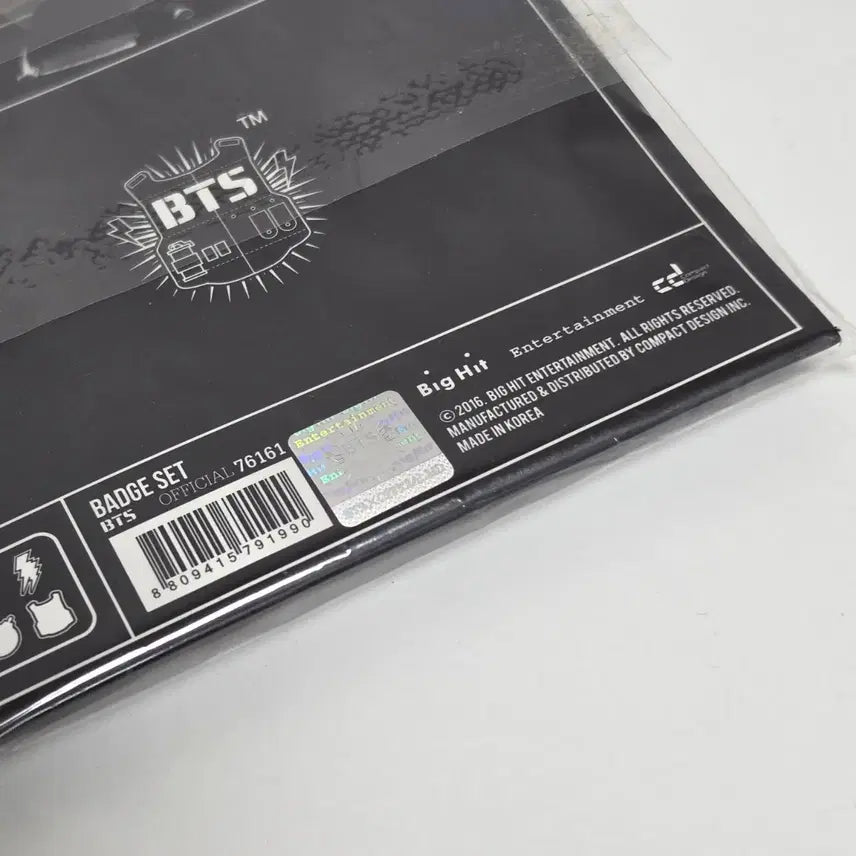 [BUNJANG] BTS Debut Era Rare Official Goods "Army Bomb" Earphone Badge Set (4 Types) / all) 방탄 데뷔초 희귀공굿 BTS 아미밤 뱃지4종set 이어폰 badge bts army