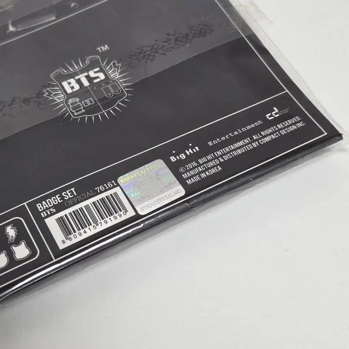 [BUNJANG] BTS Debut Era Rare Official Goods "Army Bomb" Earphone Badge Set (4 Types) / all) 방탄 데뷔초 희귀공굿 BTS 아미밤 뱃지4종set 이어폰 badge bts army