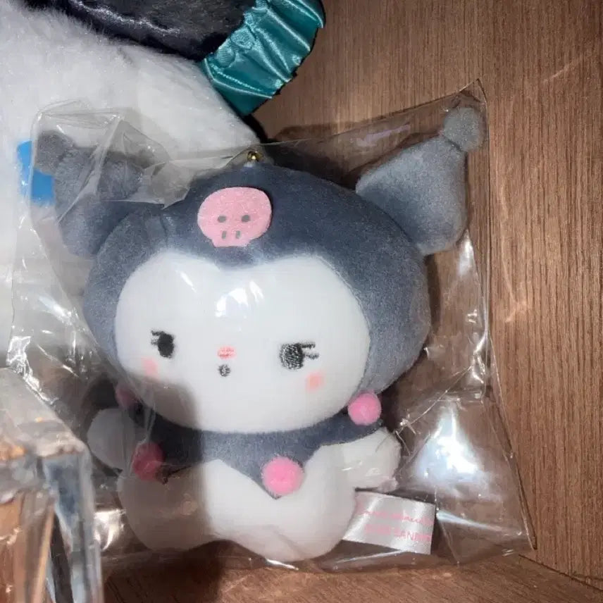 [SOLD OUT] 모찌모찌 판다 산리오 쿠로미 인형 마스코트 키링 판매합니다.