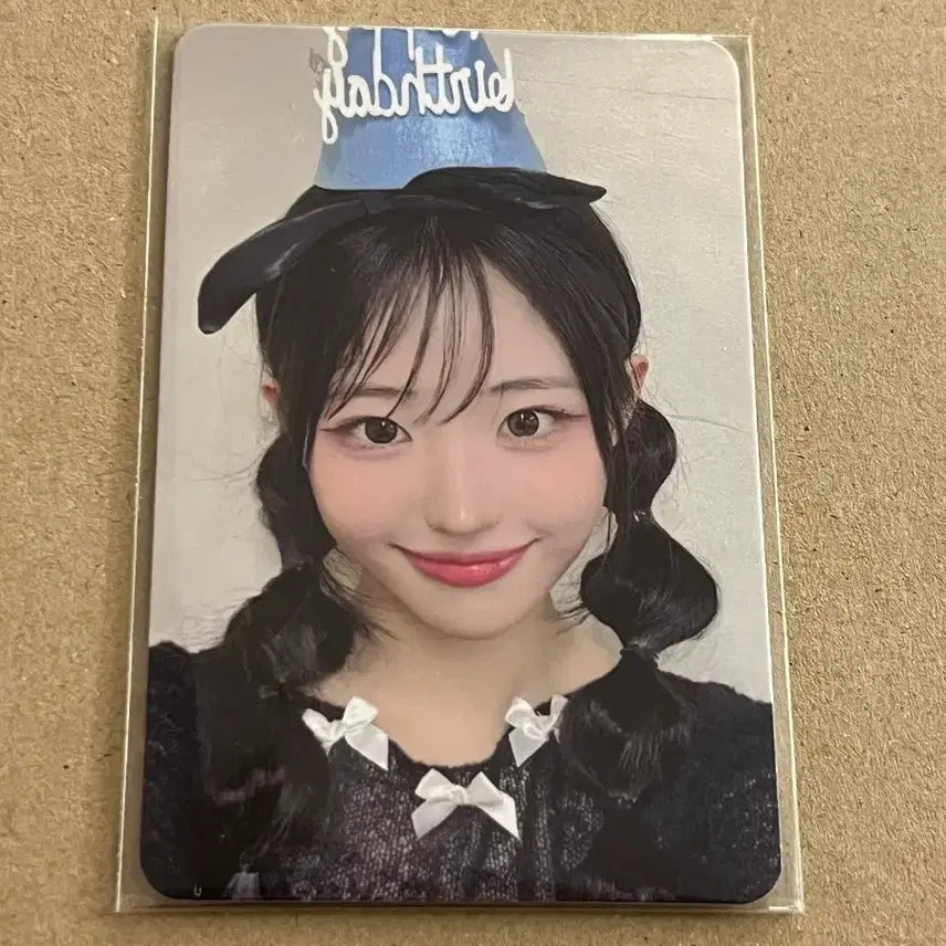 [SOLD OUT] qwer 2주년 히나 돌키링 (보이스키링) 포카
