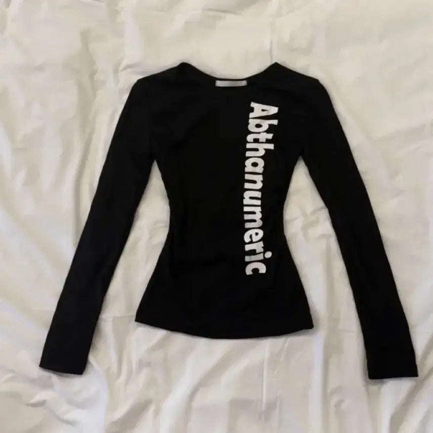 [BUNJANG] Lettering Shirring Slim Fit Long Sleeve T-Shirt / 레터링 옆셔링 슬림핏 긴팔티