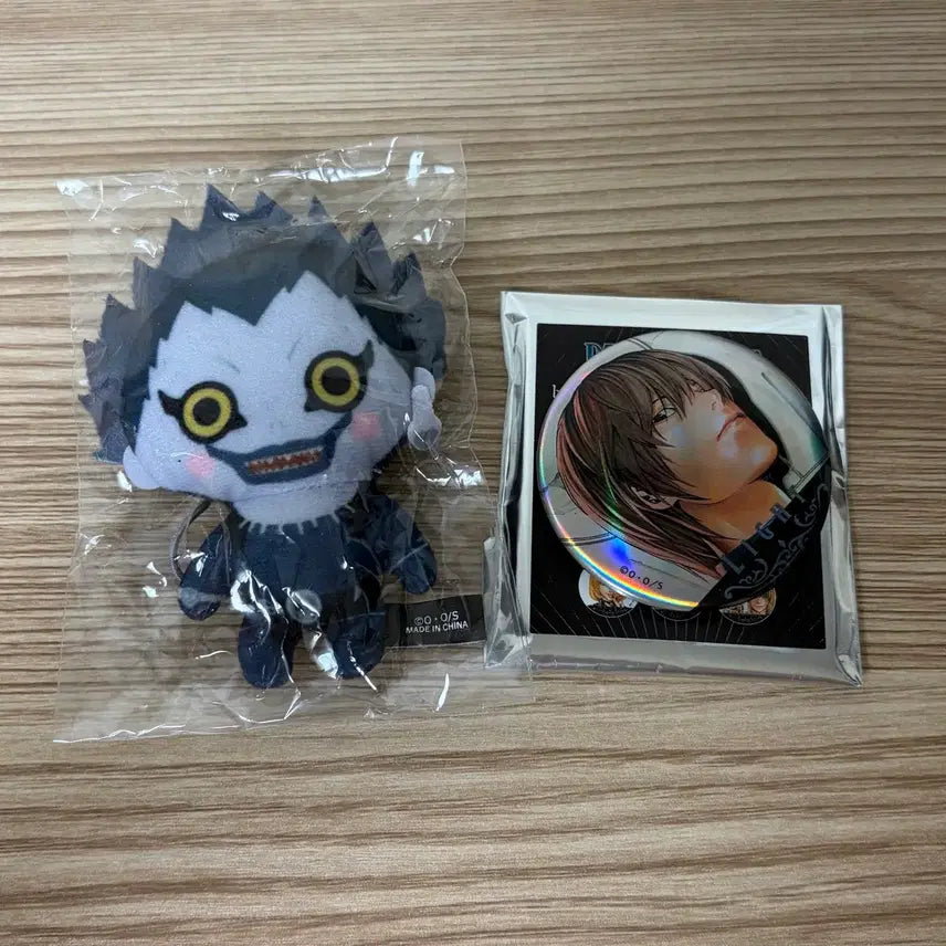 [BUNJANG] Death Note Ryuk &amp; Light Plushie and Can Badge Bundle Set / 반택포 데스노트 류크 누이 라이토 캔뱃지 일괄