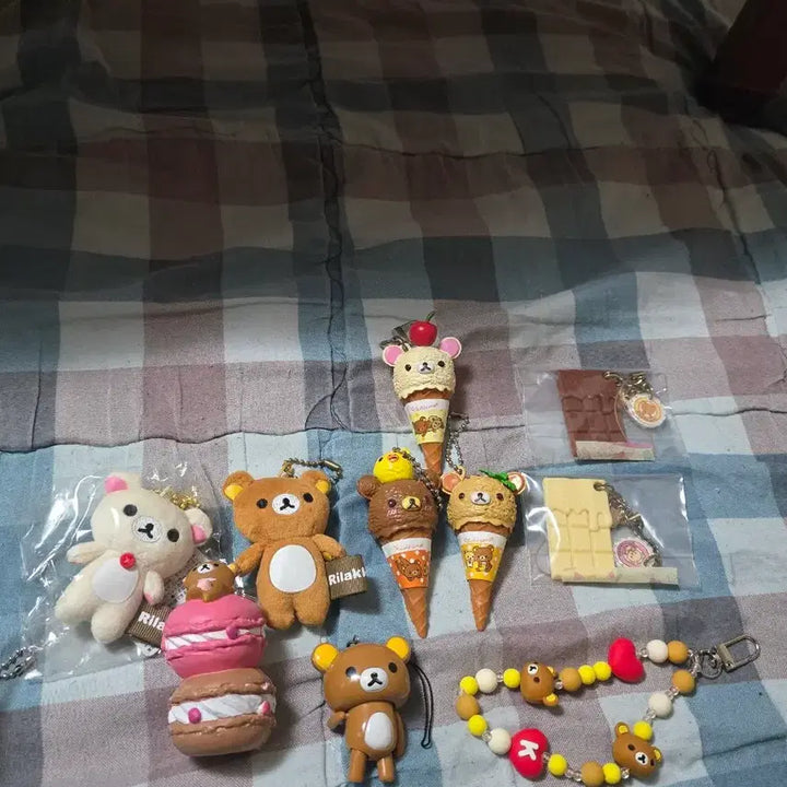 [BUNJANG] Vintage Rilakkuma Re-Ment Chocolate Keychain Strap Squeeze Doll Bundle Set / 고전 리락쿠마 리멘트 초코 키링 스트랩 스퀴시 인형 일괄