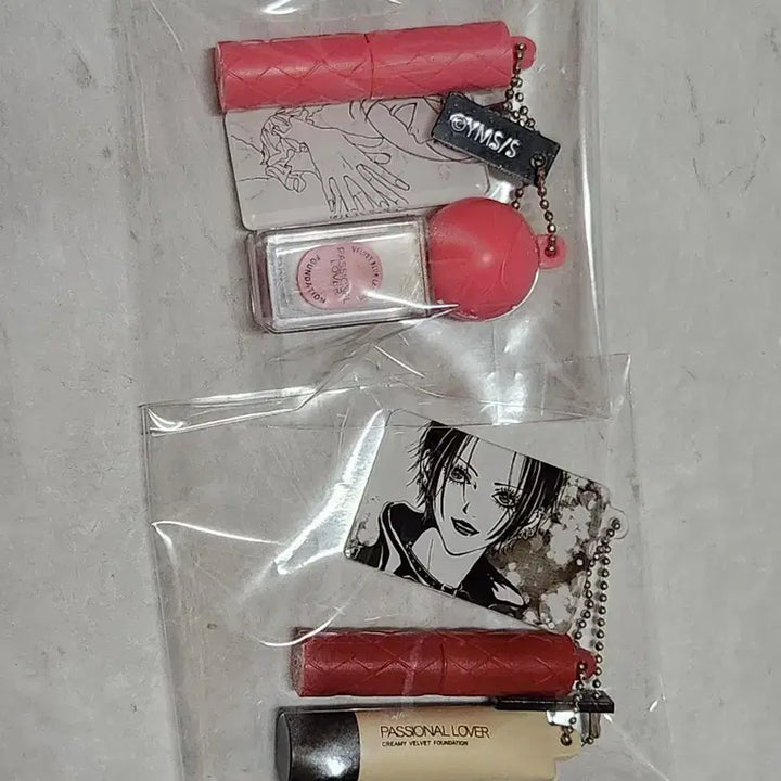 [BUNJANG] NANA x Fashionable Lover Miniature Keychain Gacha (Lip &amp; Foundation) - Set of 2 / NANA 나나 X 패셔널 러버 미니어쳐 키링 가챠 립&amp;파데 2종 일괄