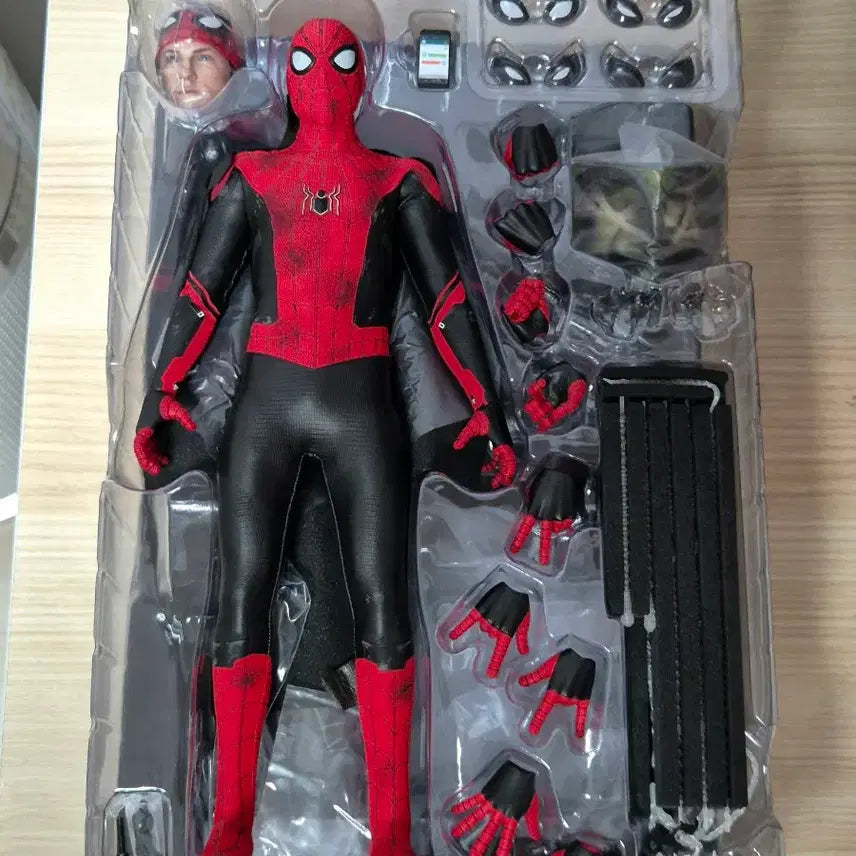 [BUNJANG] Hot Toys Spider-Man Battle Damaged Deluxe MMS625 / 핫토이 스파이더맨 배틀링 디럭스 판매.