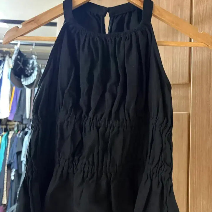 [SOLD OUT] 블랙 셔링 민소매 탑