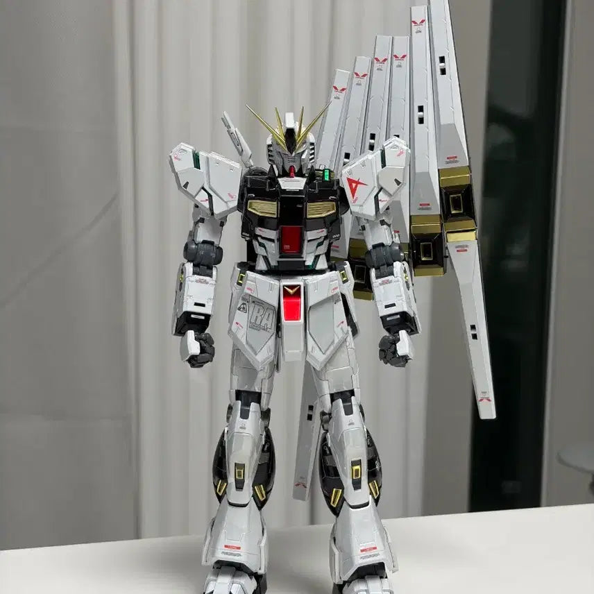 [BUNJANG] Master Grade (MG) Nu Gundam Titanium Finish with Metal Frame and Custom Amuro Ray Acrylic Stand / MG 뉴건담 티타늄피니쉬(메탈프레임) + 서비스 아크릴