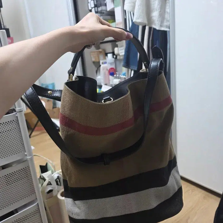 [SOLD OUT] 버버리 애쉬비 미디움 호보백 블랙