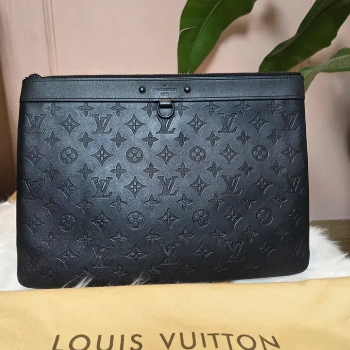 [BUNJANG] Louis Vuitton Pochette Monogram Shadow Black Bag / 루이비통 포쉐트 모노그램 쉐도우 블랙
