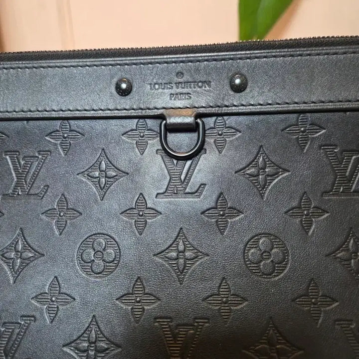 [BUNJANG] Louis Vuitton Pochette Monogram Shadow Black Bag / 루이비통 포쉐트 모노그램 쉐도우 블랙