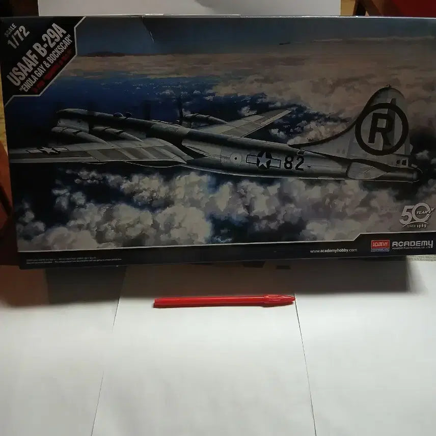 [BUNJANG] B-29 "Enola Gay" 1/72 Scale Plastic Model Kit (Sealed) / 2차대전 한국전 폭격기 B-29 에뇨라게이 1/72 프라모델 미개봉 신품