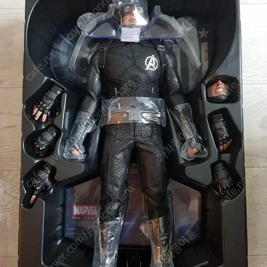 [BUNJANG] Hot Toys Captain America Concept Art Limited Edition / 핫토이 캡틴아메리카 컨셉아트 한정판