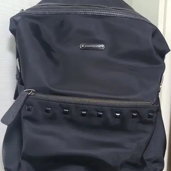 [SOLD OUT] 블랙 앤클라인 스터드 백팩