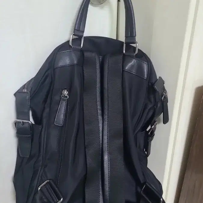[SOLD OUT] 블랙 앤클라인 스터드 백팩