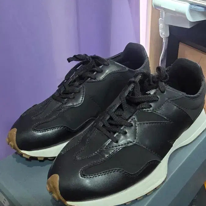 [SOLD OUT] 뉴발란스 327 검흰 스니커즈