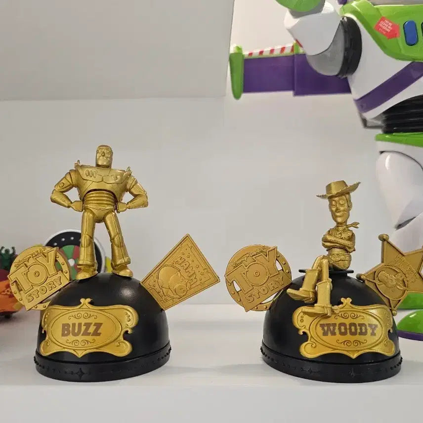 [BUNJANG] Disney Toy Story Woody &amp; Buzz Capsule Toy Set (Includes Mickey &amp; Minnie) / 디즈니 토이스토리(우디&amp;버즈) 캡슐가챠 (미키,미니 함께드림)