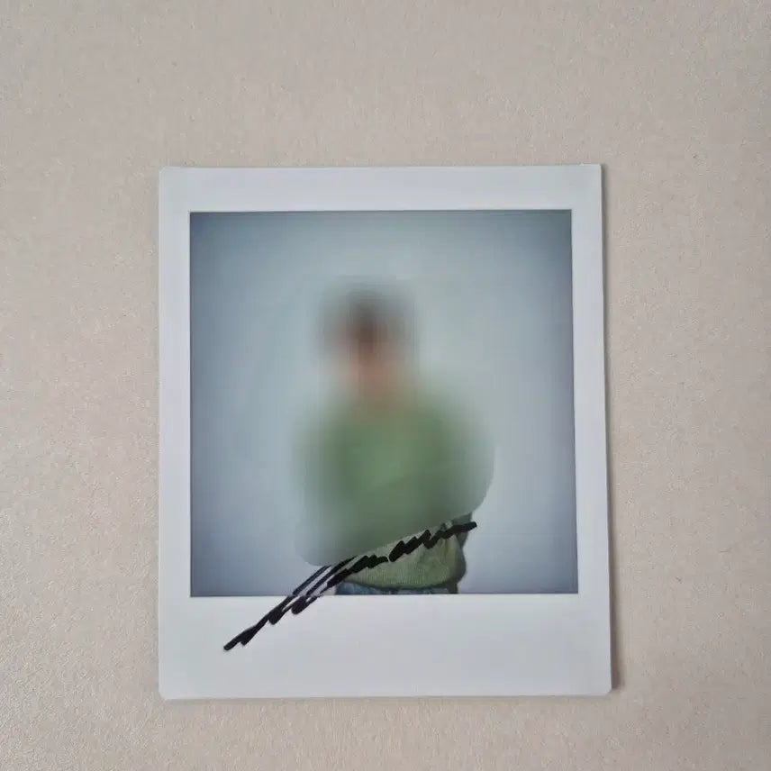 [BUNJANG] Lee Jun-young Signed Polaroid / 이준영 싸인폴라