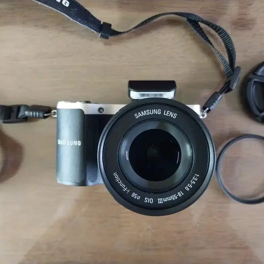 [SOLD OUT] 삼성 NX210 렌즈포함.미러리스 카메라