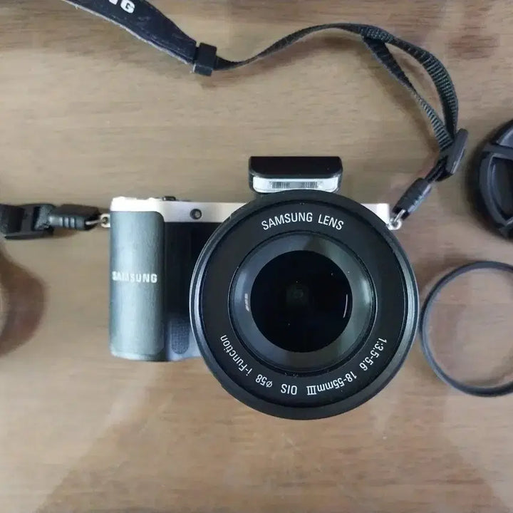 [SOLD OUT] 삼성 NX210 렌즈포함.미러리스 카메라