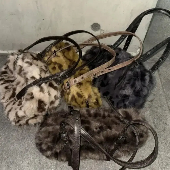 [BUNJANG] Leopard Faux Fur Shoulder Bag / 에이블리 레오파드 호인 호피 퍼 숄더백