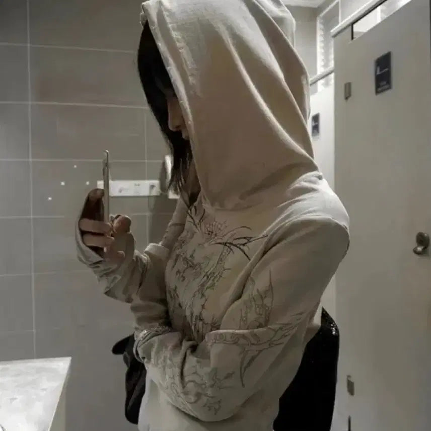 [BUNJANG] Ablie Tattoo Printing Semi-Crop Warmer Hoodie / 에이블리 타투 프린팅 세미 크롭 워머 후드티