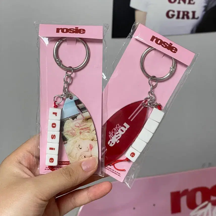 [BUNJANG] BLACKPINK Rosé Pre-order Surfing Board Keychain / 새상품) 앞/뒤 블랙핑크 로제 프리오더 서핑 보드 키링