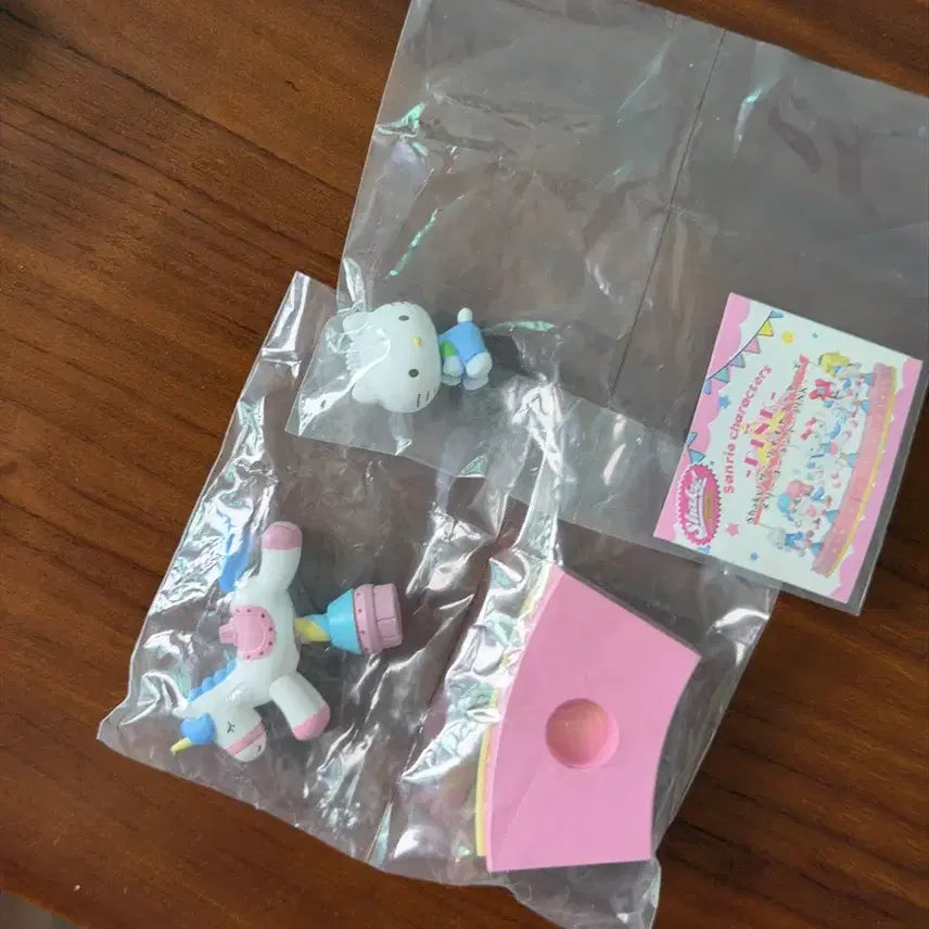 [BUNJANG] Sanrio Shaky! Land Pink Carousel Gacha - Daniel / 산리오 Shaky! 흔들흔들 랜드핑크 회전목마 가챠 - 다니엘