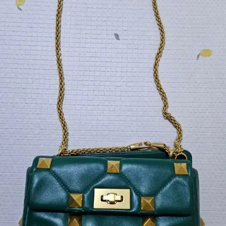 [SOLD OUT] 발렌티노 로만 스터드 백