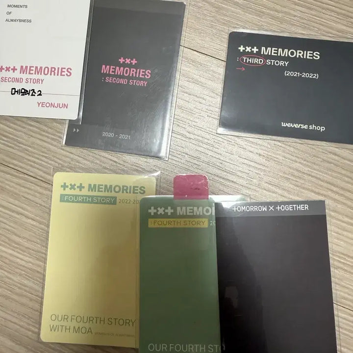 [BUNJANG] TXT (TOMORROW X TOGETHER) Memories Vol. 1-4 Photocard Set / 투바투 메모리즈 1~4 중 택1 (포카 일부 포함)