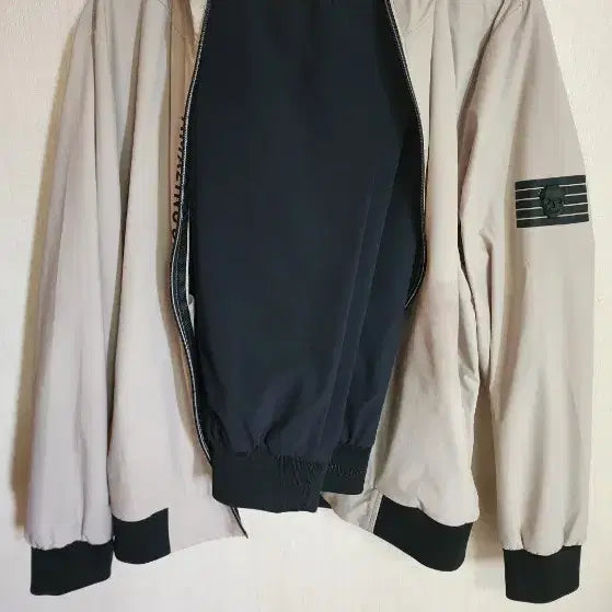 [BUNJANG] Amazingcree Waterproof Hooded Windbreaker Set (Beige/Black) / 어메이징크리 방수 후드바람막이(베이지/블랙) 세트 팜