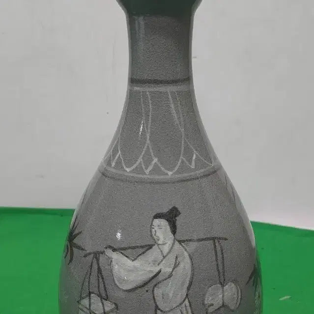 [BUNJANG] Celadon Porcelain Vase with Bamboo, Chrysanthemum, and Lotus Motifs / 청자 광구병