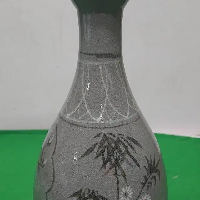 [BUNJANG] Celadon Porcelain Vase with Bamboo, Chrysanthemum, and Lotus Motifs / 청자 광구병