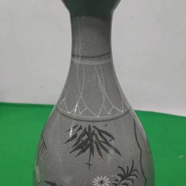 [BUNJANG] Celadon Porcelain Vase with Bamboo, Chrysanthemum, and Lotus Motifs / 청자 광구병