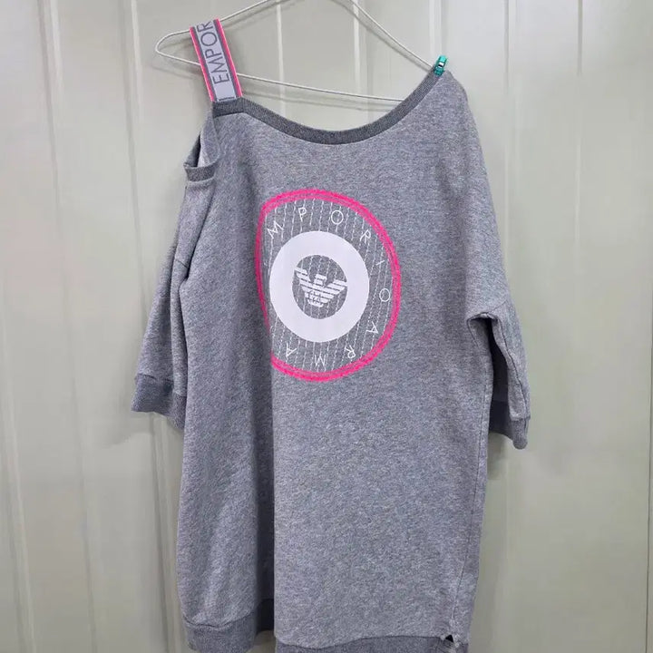 [SOLD OUT] 엠포리오 아르마니 여성 그레이 오프숄더 티 85
