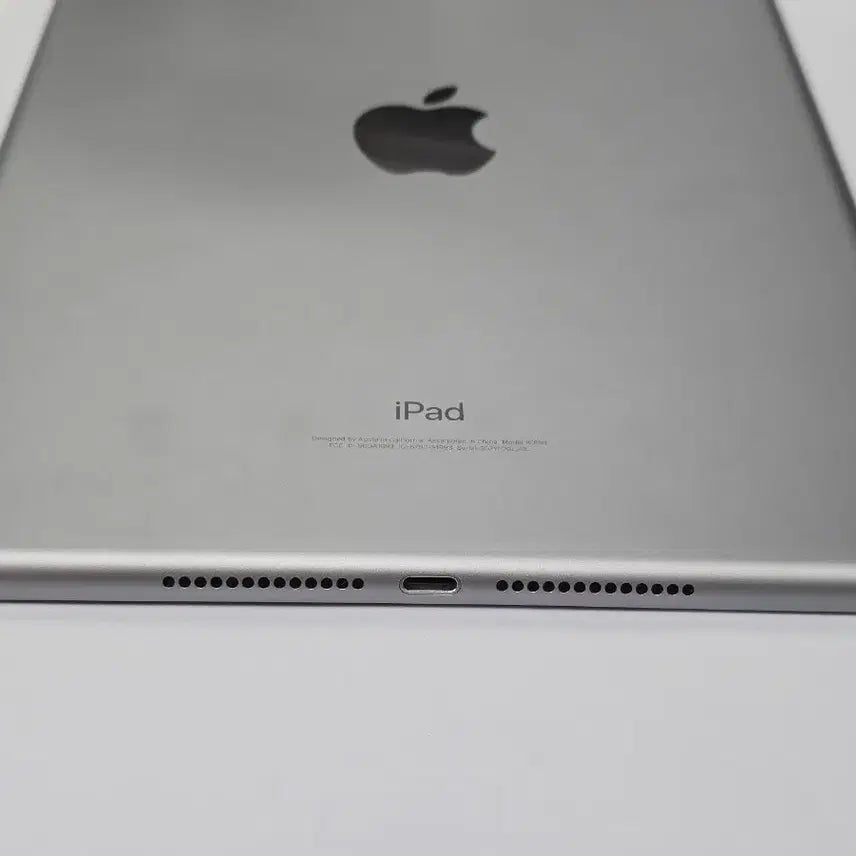 [BUNJANG] Apple iPad 6th Gen 32GB WiFi Silver / A급) 아이패드6세대 32기가 wifi용