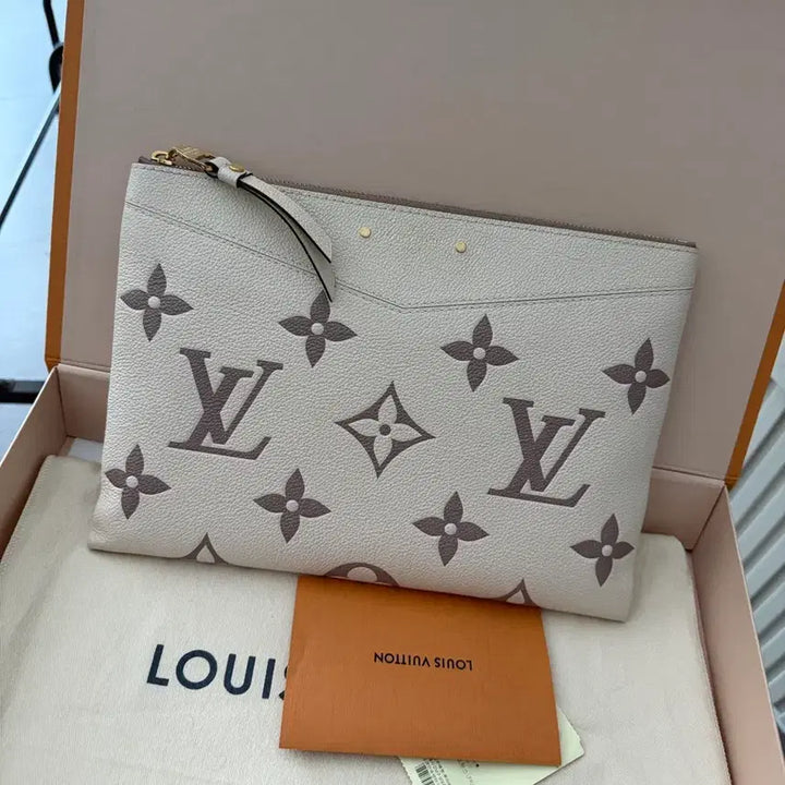 [BUNJANG] Louis Vuitton Limited Edition Daily Pouch / [정품/풀구성] 루이비통 한정판 데일리 파우치