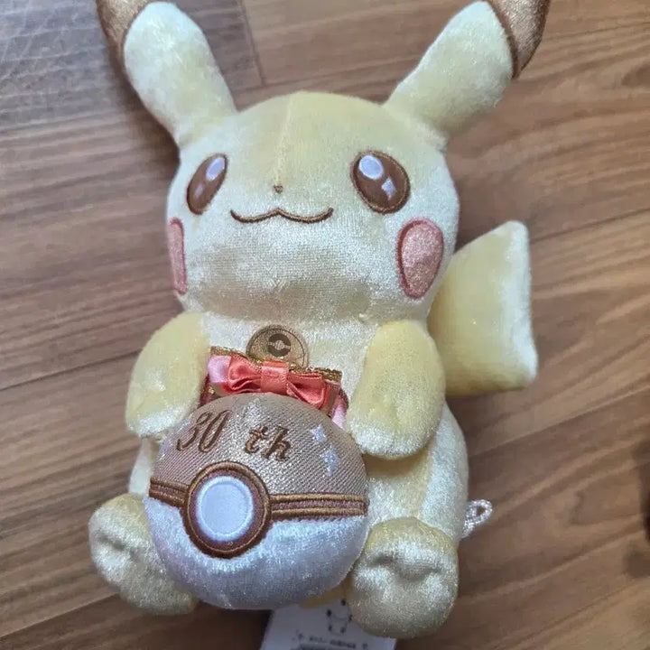 [BUNJANG] 30th Anniversary Pikachu Plush Doll / 30주년 피카츄 황금피카츄 황금카츄 30주년 포켓몬 봉제인형