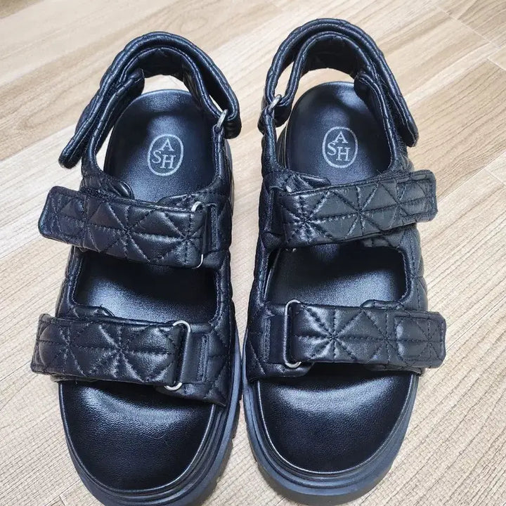 [BUNJANG] ASH Black Quilted Strap Sandals / ASH 샌들 블랙 퀼팅 스트랩 샌들