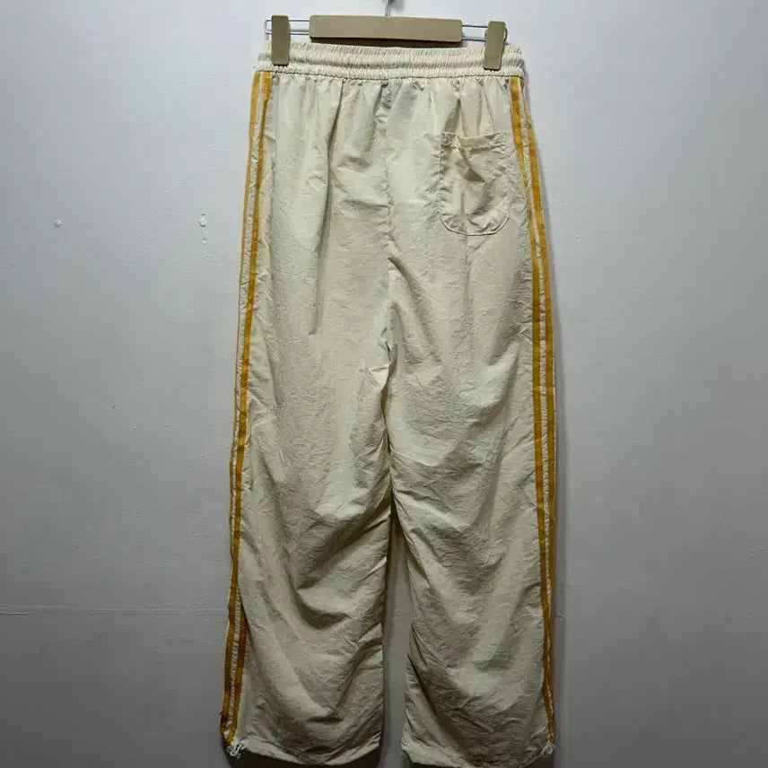 [BUNJANG] Adidas Track Pants Ivory Yellow Three Stripes F / 아디다스 트랙 팬츠 아이보리 옐로우 삼선 F