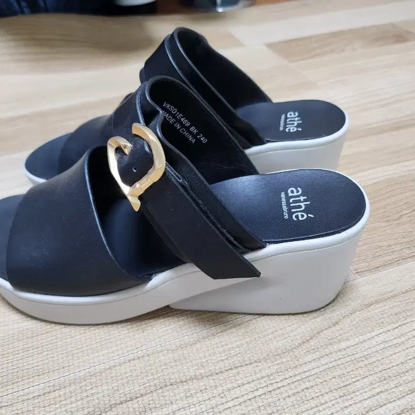 [BUNJANG] Atelier Vanessa Bruno Black Platform Sandals Gold Buckle / 아떼 바네사부르노 블랙 통굽 샌들 골드 버클