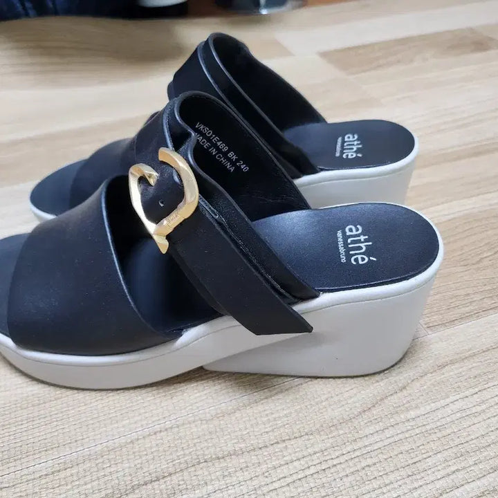 [BUNJANG] Atelier Vanessa Bruno Black Platform Sandals Gold Buckle / 아떼 바네사부르노 블랙 통굽 샌들 골드 버클