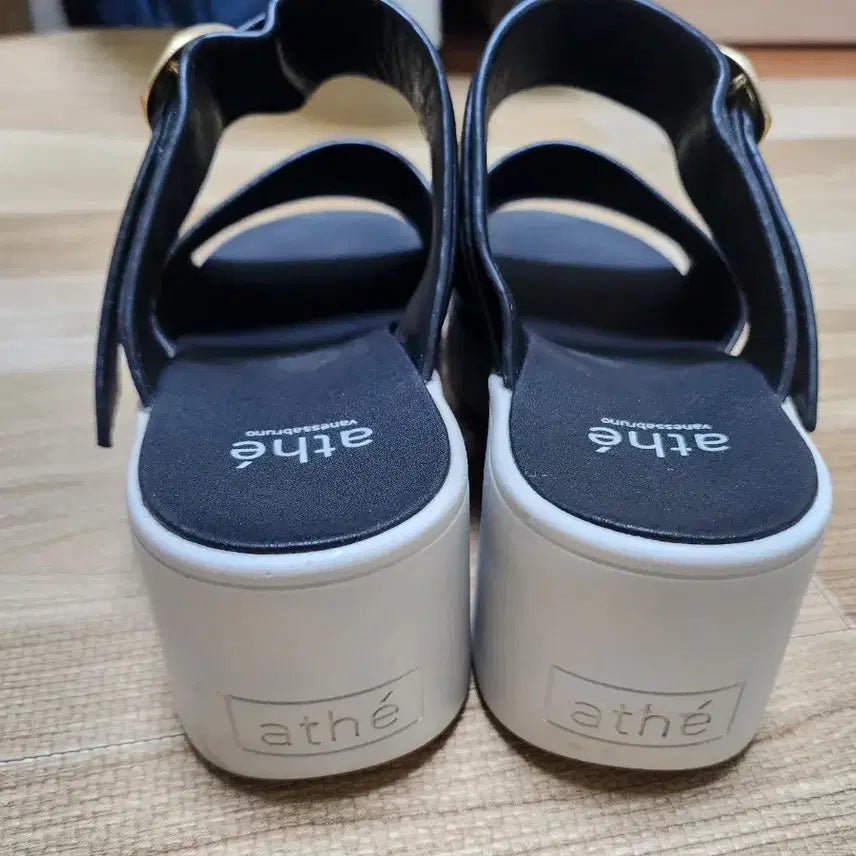 [BUNJANG] Atelier Vanessa Bruno Black Platform Sandals Gold Buckle / 아떼 바네사부르노 블랙 통굽 샌들 골드 버클