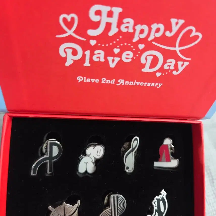 [BUNJANG] PLAVE 2nd Anniversary "Happy PLAVE Day" Badge Set / 플레이브 2주년 뱃지 해피블레이브 데이
