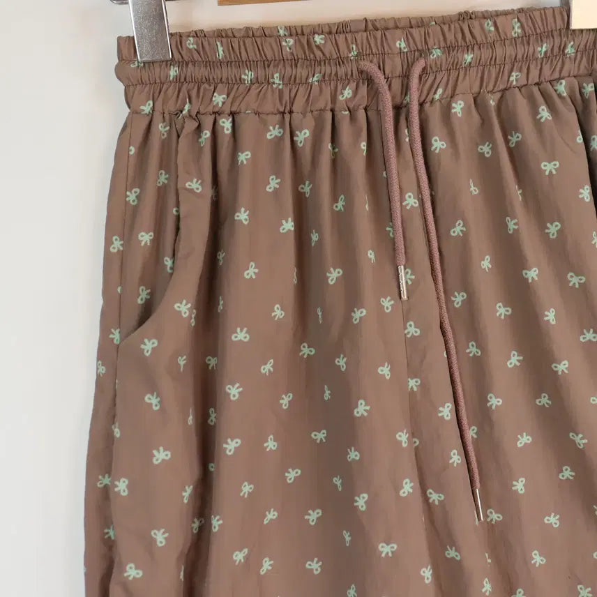 [BUNJANG] Ribbon Pattern Woven Cargo Pants - Brown Wide Jogger Fit / 리본 패턴 우븐 카고 팬츠 프리 브라운 와이드 조거 팬츠