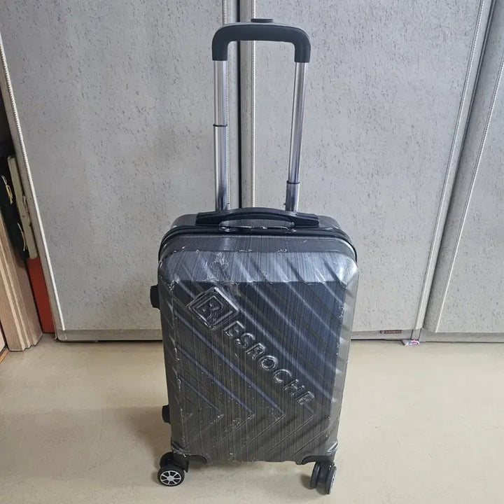 [BUNJANG] 20-inch Hardshell Carry-On Luggage / 여행용캐리어 기내용가방 20인치 판매합니다
