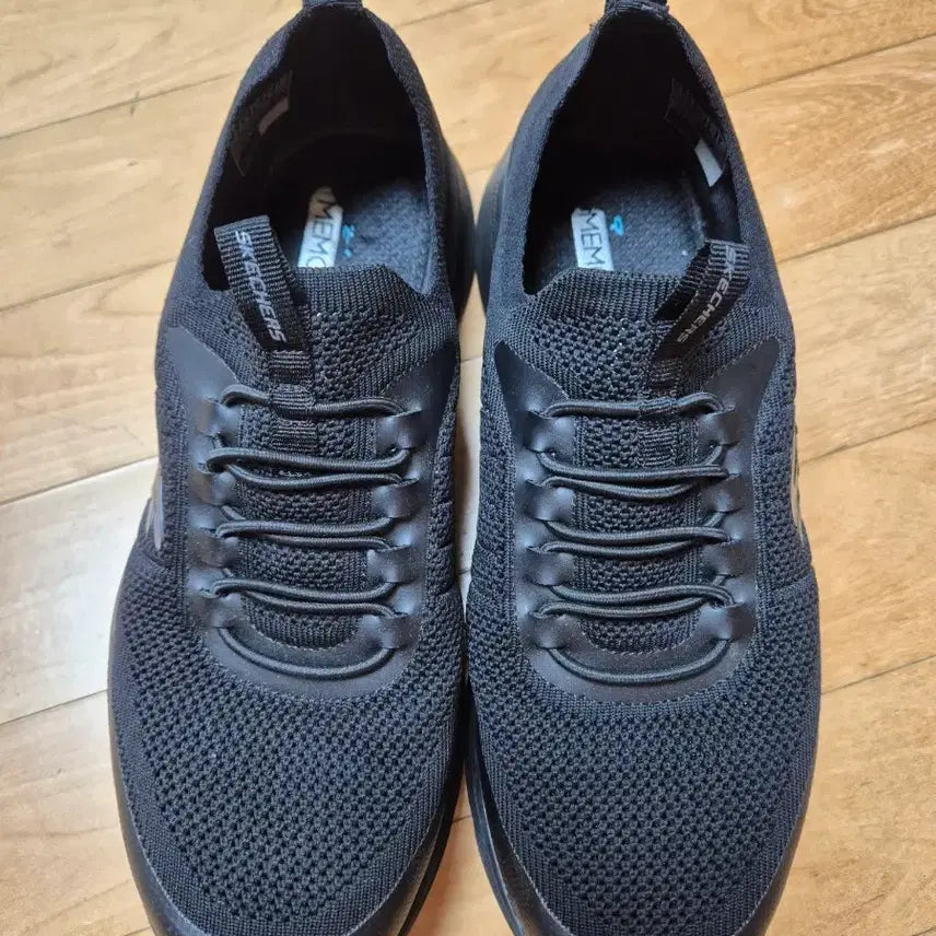 [SOLD OUT] 스케쳐스 블랙 메모리폼 운동화 270