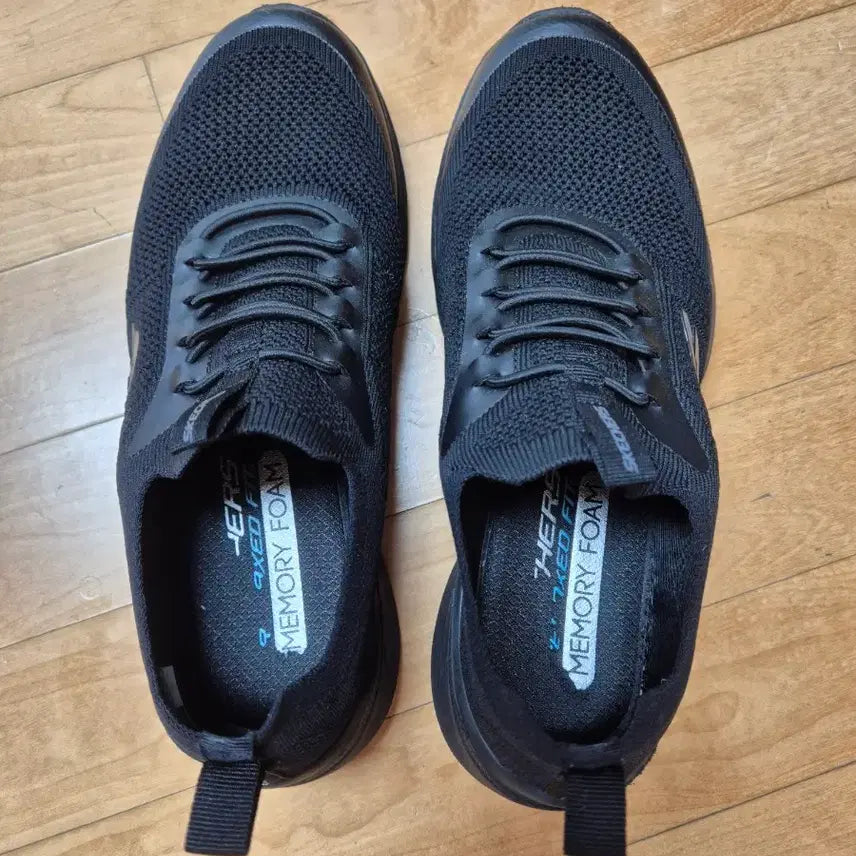 [SOLD OUT] 스케쳐스 블랙 메모리폼 운동화 270